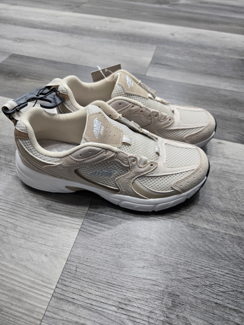 Avia Women's 5000 Performance Sneakers Missing Laces